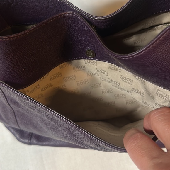 Michael Kors Purple Pebbled Leather Hobo Style Purse With 2 Outside Pockets - Picture 9 of 9